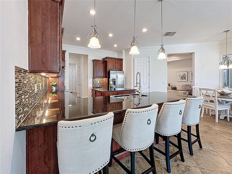 Под контрактом: $1,095,000 (5 спален, 4 ванн, 3892 Квадратных фут)