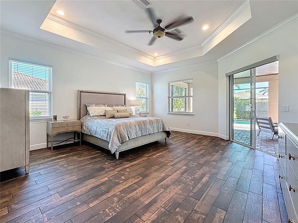 Под контрактом: $1,095,000 (5 спален, 4 ванн, 3892 Квадратных фут)