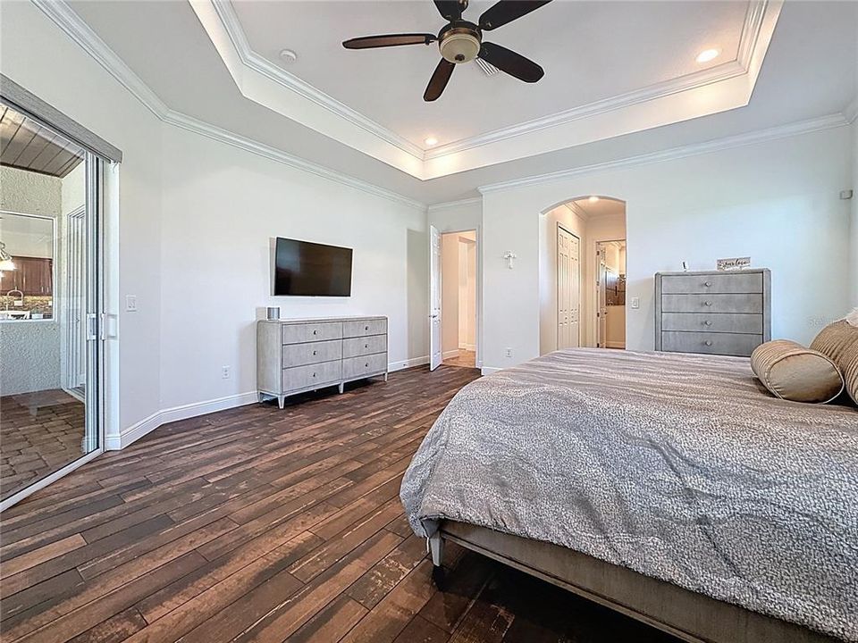 Под контрактом: $1,095,000 (5 спален, 4 ванн, 3892 Квадратных фут)