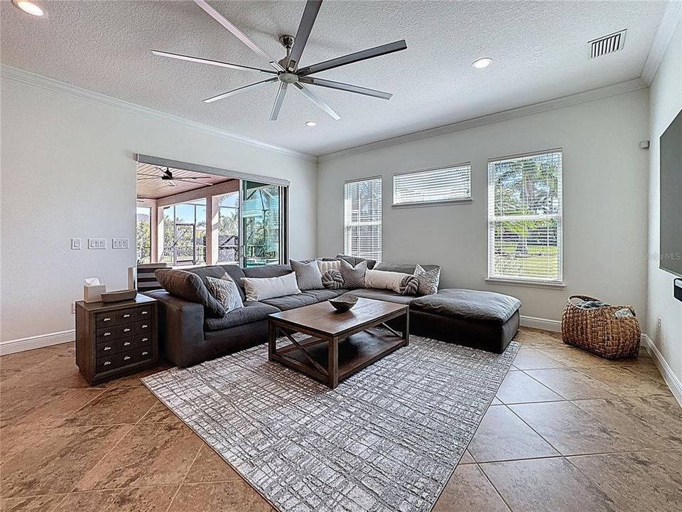 Под контрактом: $1,095,000 (5 спален, 4 ванн, 3892 Квадратных фут)