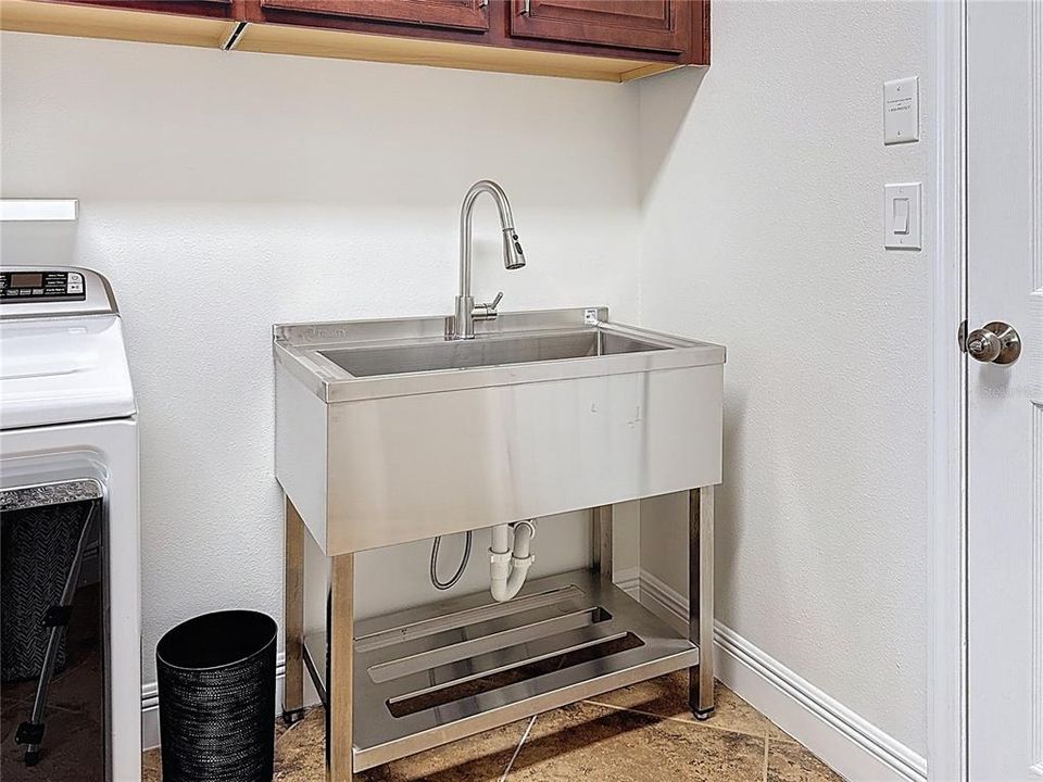 Под контрактом: $1,095,000 (5 спален, 4 ванн, 3892 Квадратных фут)