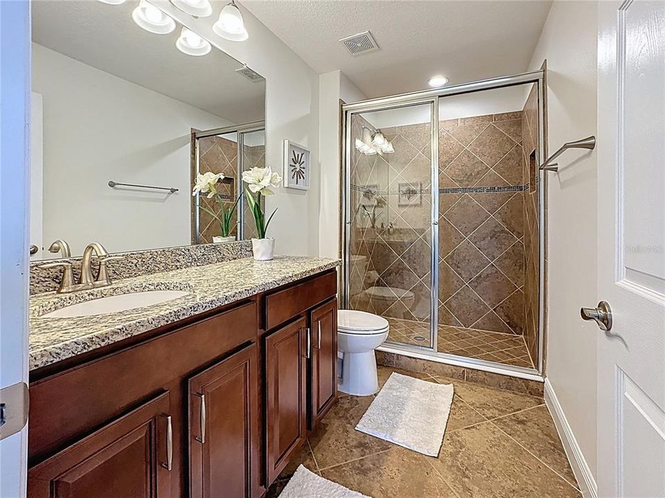 Под контрактом: $1,095,000 (5 спален, 4 ванн, 3892 Квадратных фут)