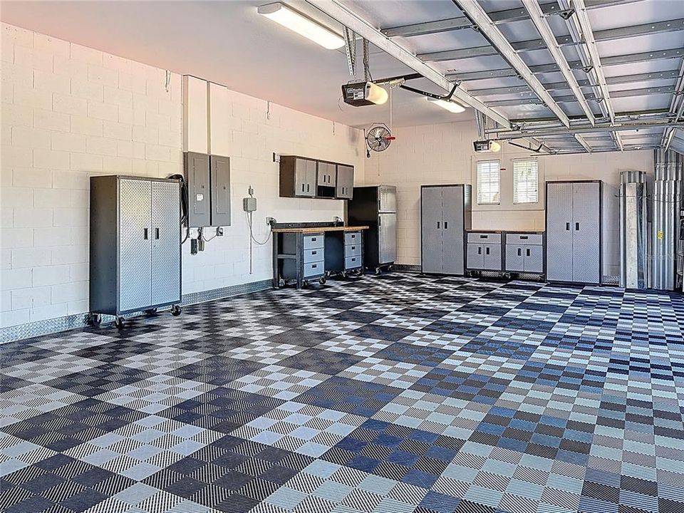 Под контрактом: $1,095,000 (5 спален, 4 ванн, 3892 Квадратных фут)