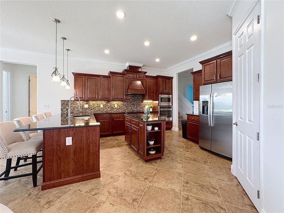 Под контрактом: $1,095,000 (5 спален, 4 ванн, 3892 Квадратных фут)