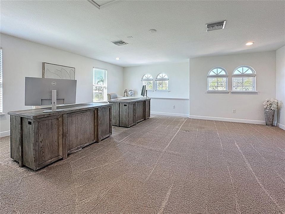 Под контрактом: $1,095,000 (5 спален, 4 ванн, 3892 Квадратных фут)