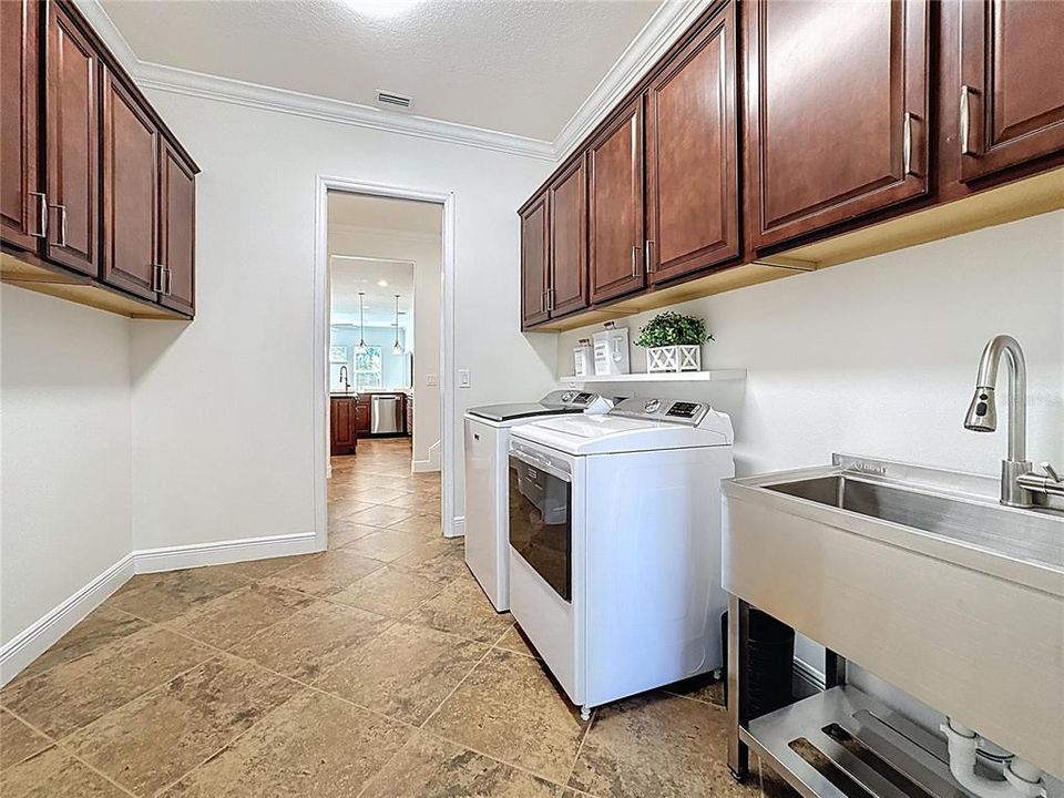 Под контрактом: $1,095,000 (5 спален, 4 ванн, 3892 Квадратных фут)