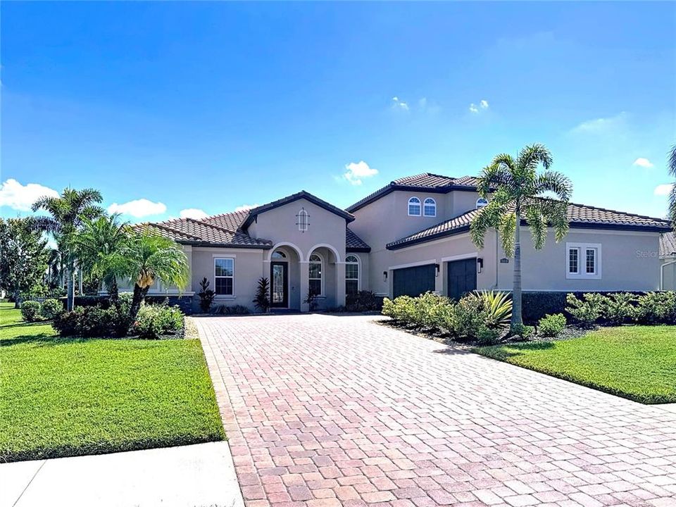 Под контрактом: $1,095,000 (5 спален, 4 ванн, 3892 Квадратных фут)