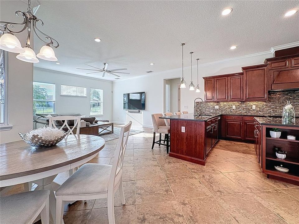 Под контрактом: $1,095,000 (5 спален, 4 ванн, 3892 Квадратных фут)