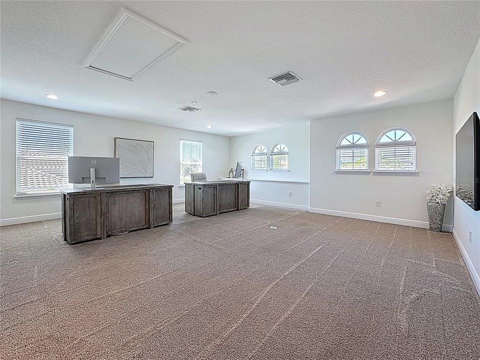 Под контрактом: $1,095,000 (5 спален, 4 ванн, 3892 Квадратных фут)