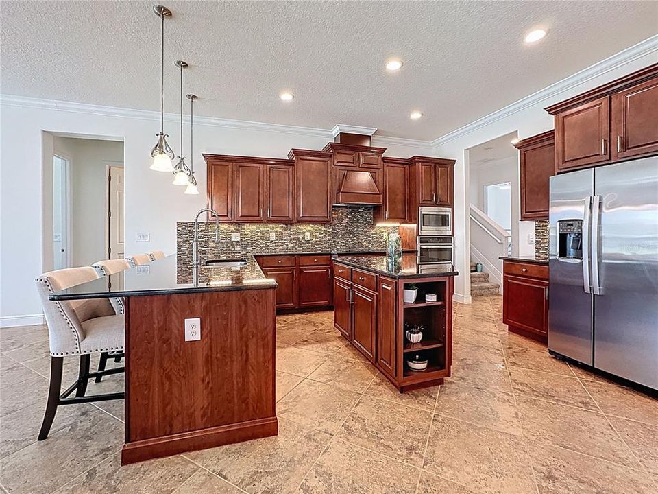 Под контрактом: $1,095,000 (5 спален, 4 ванн, 3892 Квадратных фут)