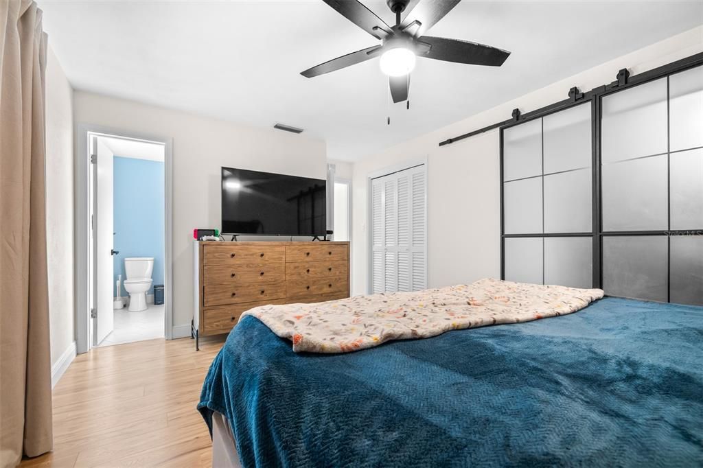 待售: $574,999 (4 贝兹, 2 浴室, 2018 平方英尺)