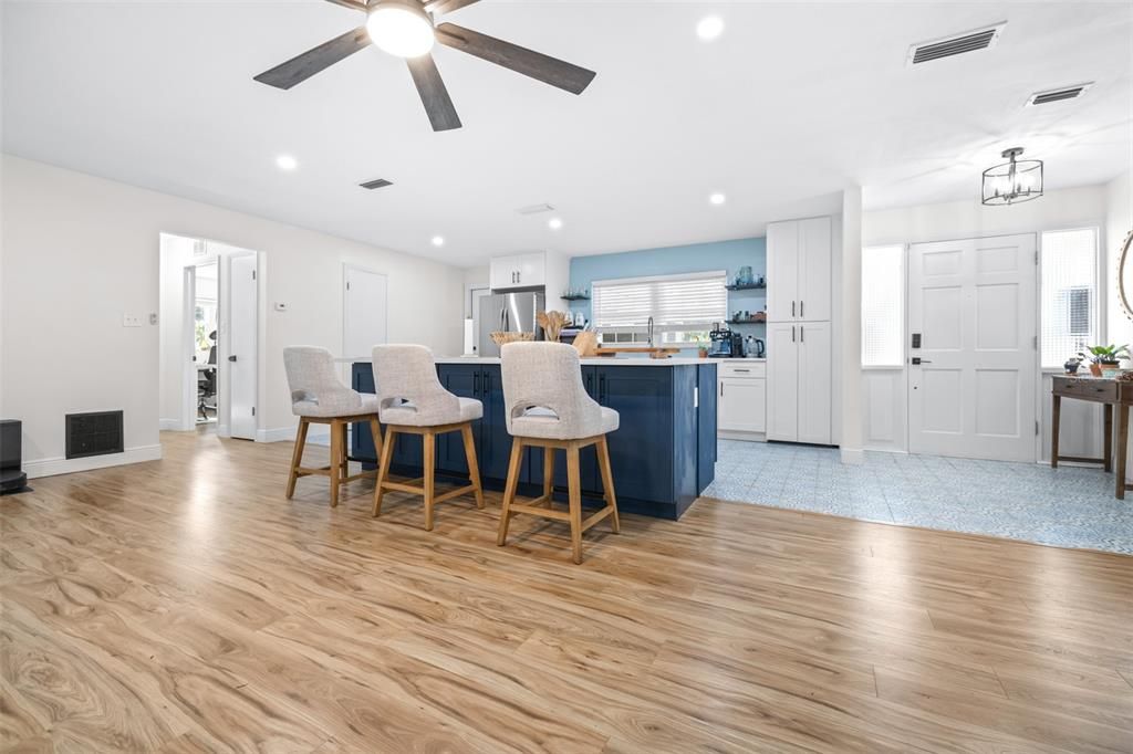 待售: $574,999 (4 贝兹, 2 浴室, 2018 平方英尺)