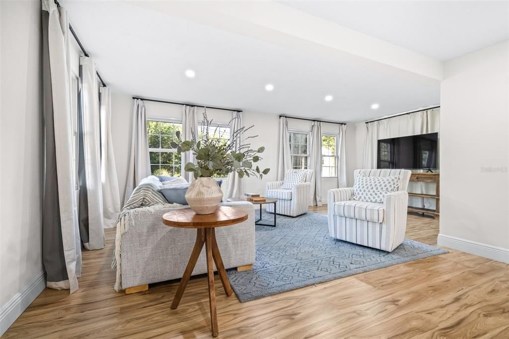 待售: $574,999 (4 贝兹, 2 浴室, 2018 平方英尺)