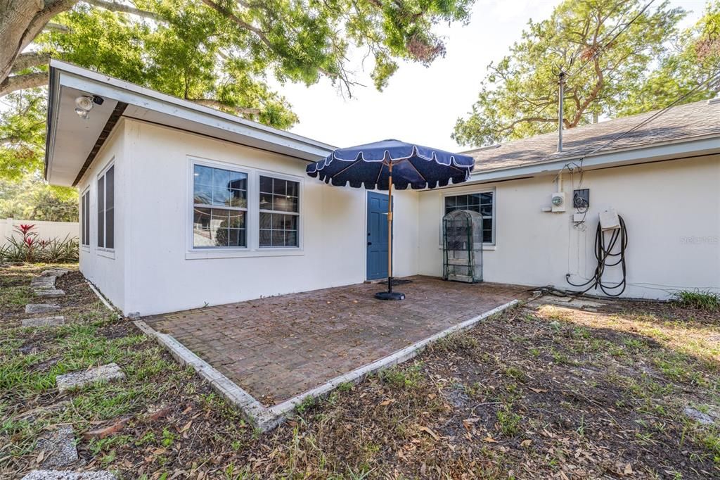 待售: $574,999 (4 贝兹, 2 浴室, 2018 平方英尺)