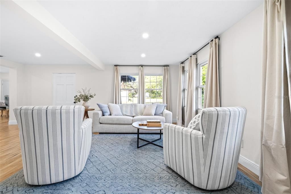 待售: $574,999 (4 贝兹, 2 浴室, 2018 平方英尺)