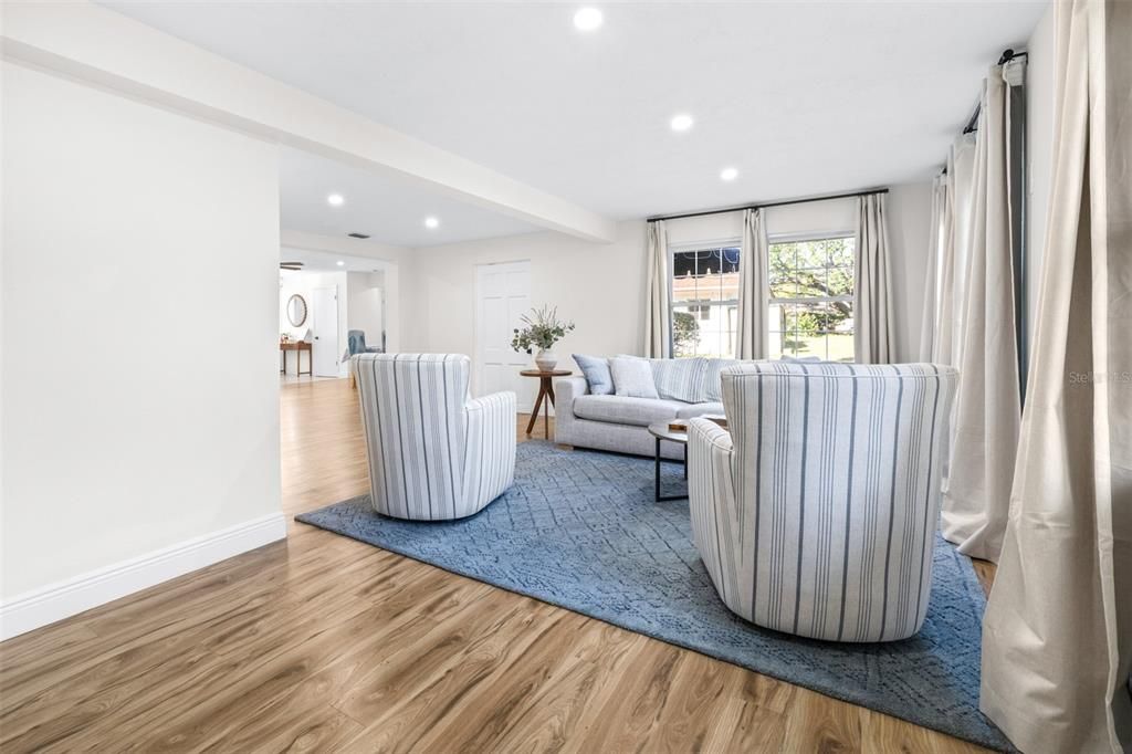 待售: $574,999 (4 贝兹, 2 浴室, 2018 平方英尺)