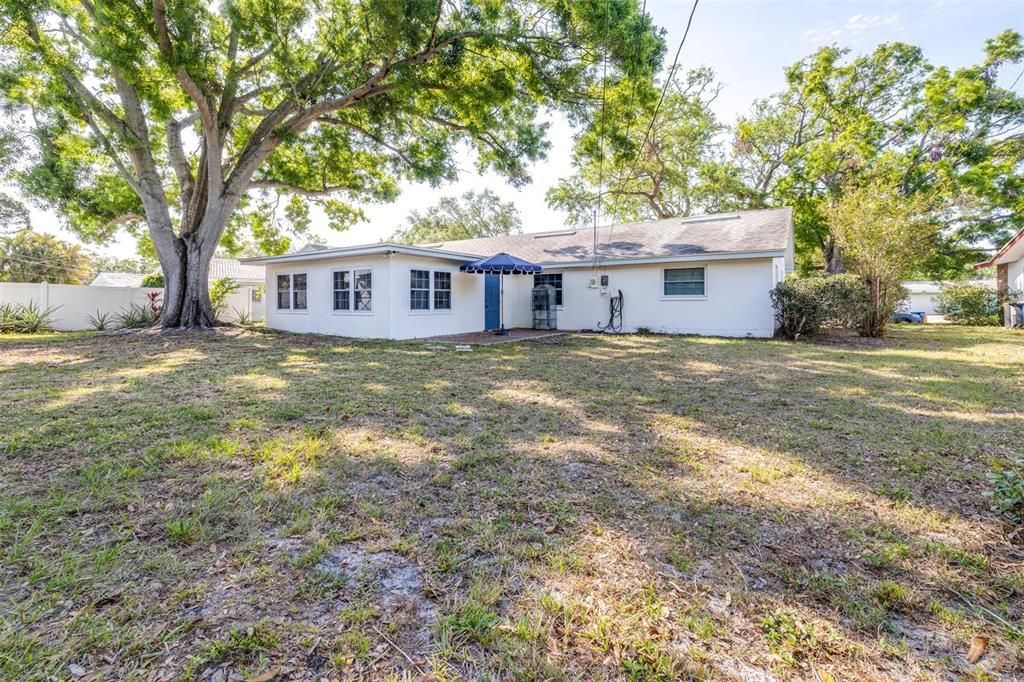 待售: $574,999 (4 贝兹, 2 浴室, 2018 平方英尺)