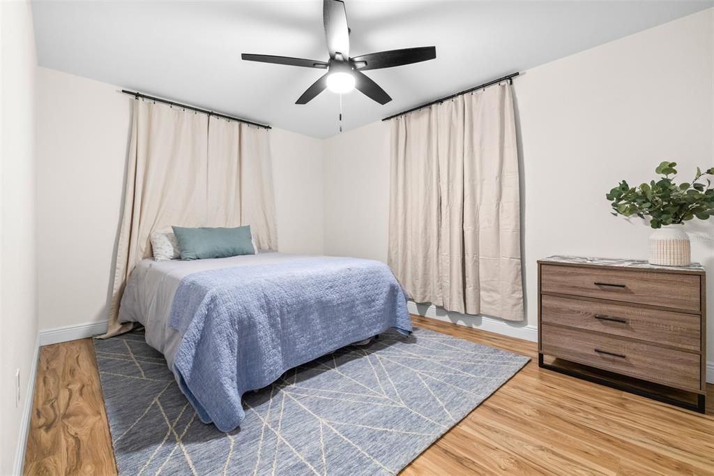 待售: $574,999 (4 贝兹, 2 浴室, 2018 平方英尺)