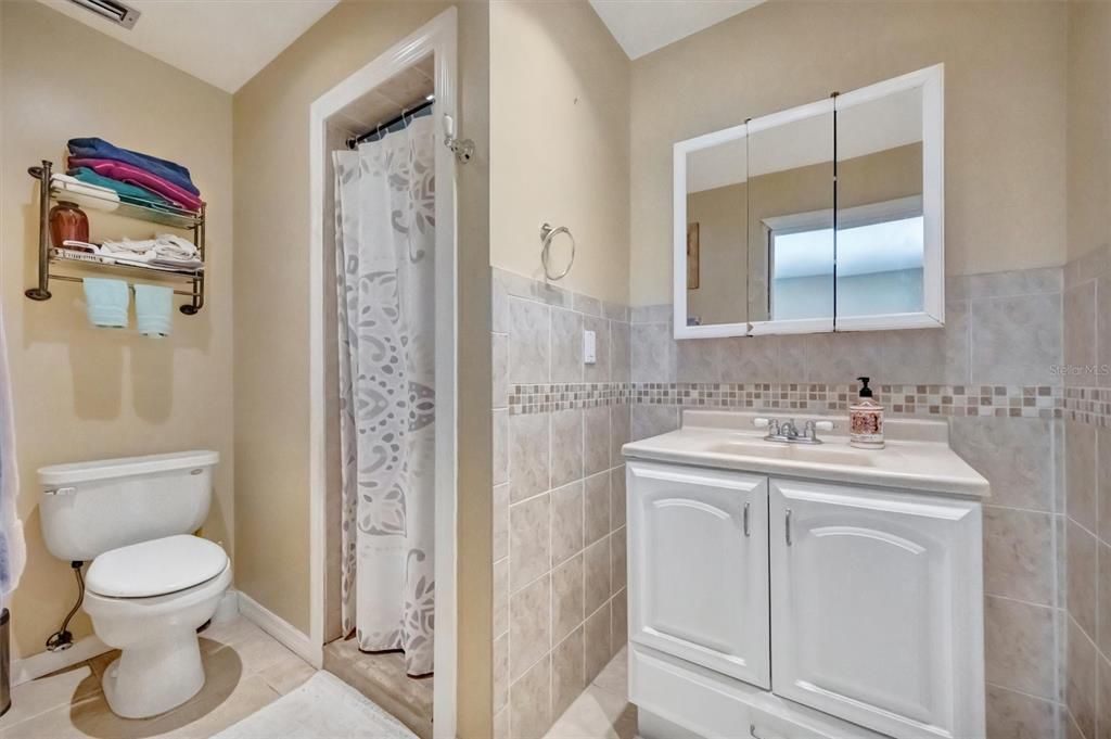 Active With Contract: $319,000 (2 beds, 2 baths, 1431 Square Feet)