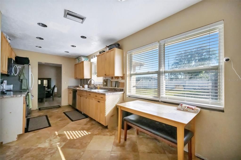 Active With Contract: $319,000 (2 beds, 2 baths, 1431 Square Feet)