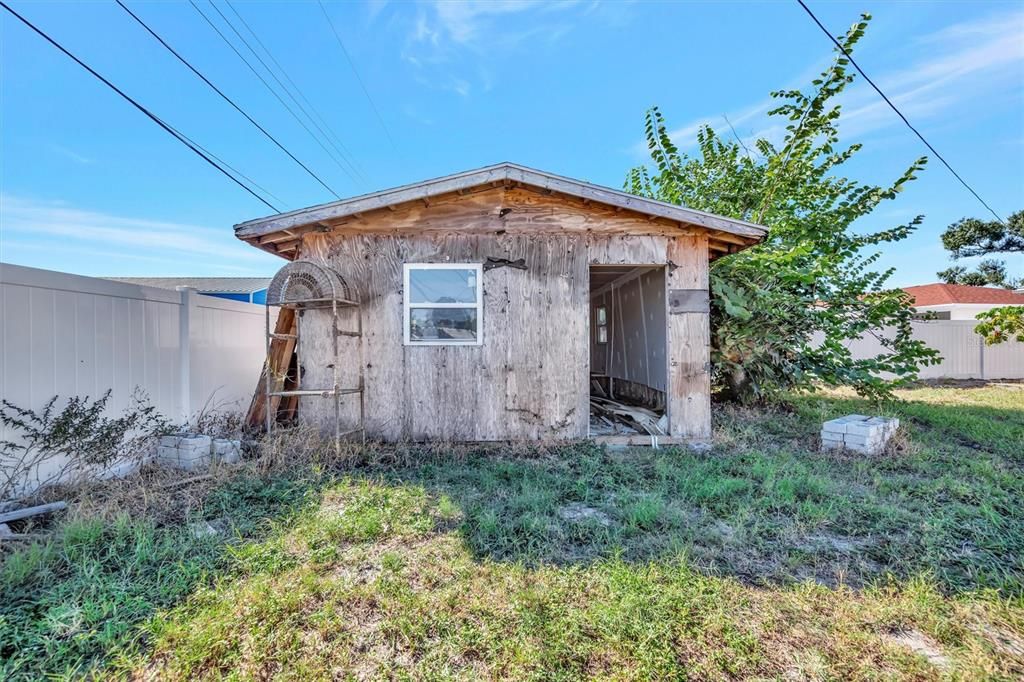 Active With Contract: $319,000 (2 beds, 2 baths, 1431 Square Feet)