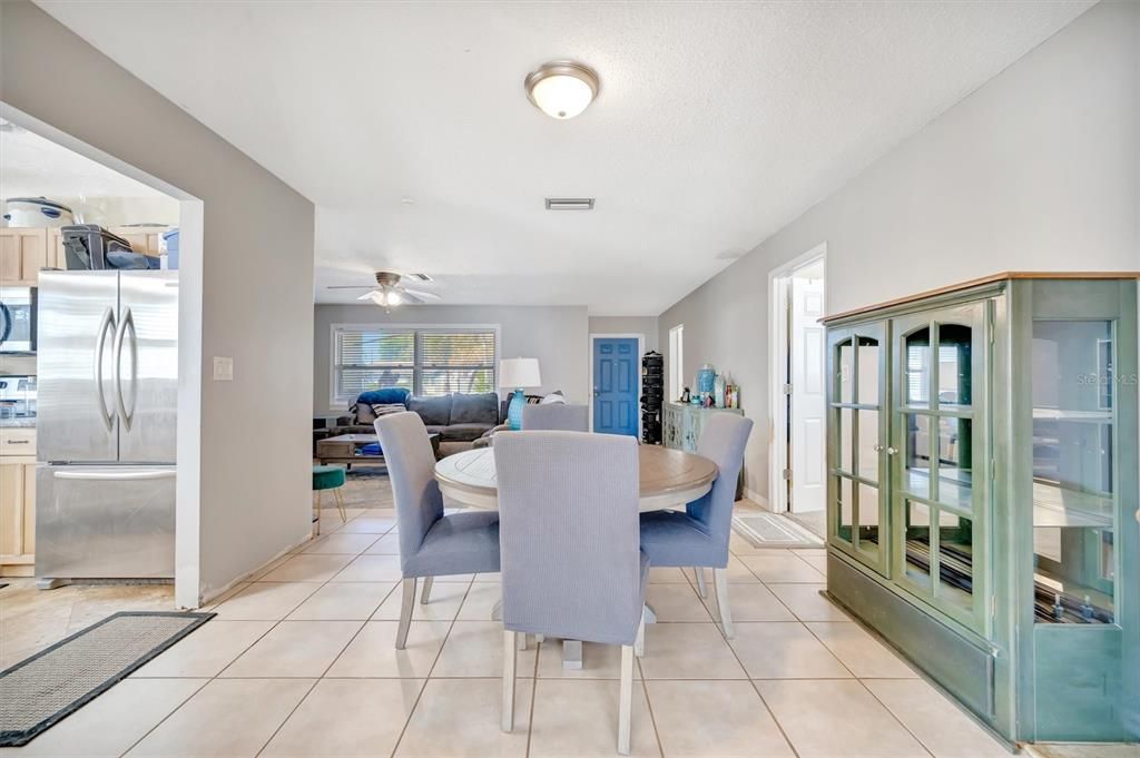 Active With Contract: $319,000 (2 beds, 2 baths, 1431 Square Feet)