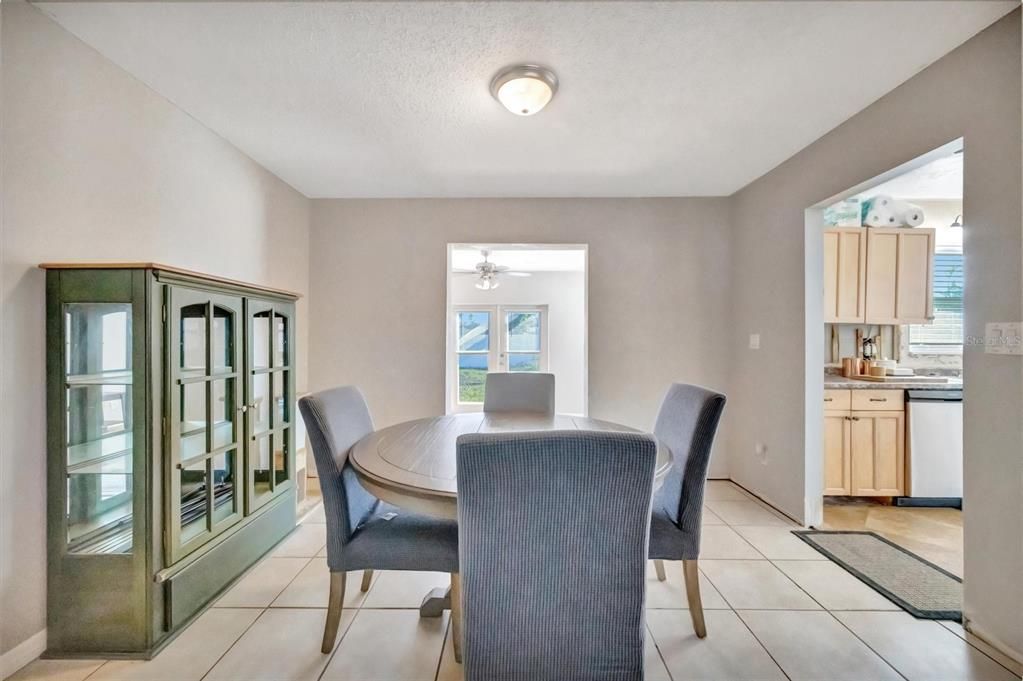 Active With Contract: $319,000 (2 beds, 2 baths, 1431 Square Feet)