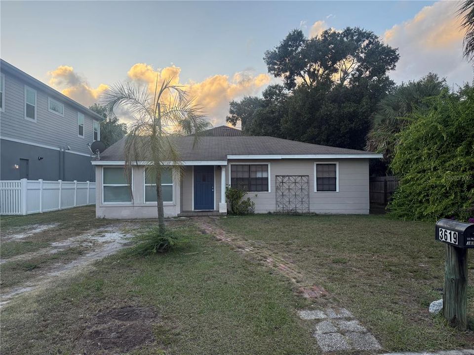 Activo con contrato: $2,200 (2 camas, 1 baños, 1245 Pies cuadrados)