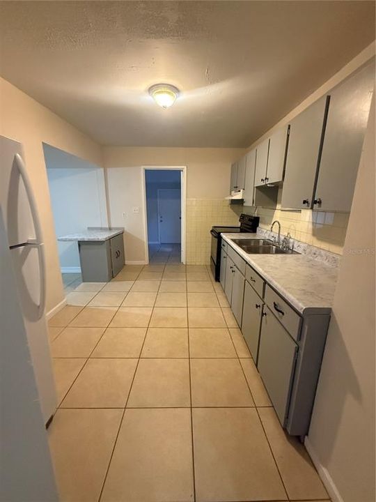 Activo con contrato: $2,200 (2 camas, 1 baños, 1245 Pies cuadrados)