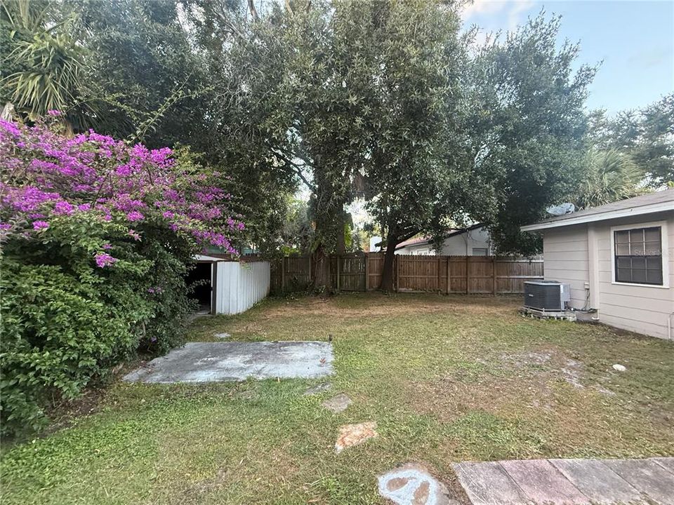 Activo con contrato: $2,200 (2 camas, 1 baños, 1245 Pies cuadrados)