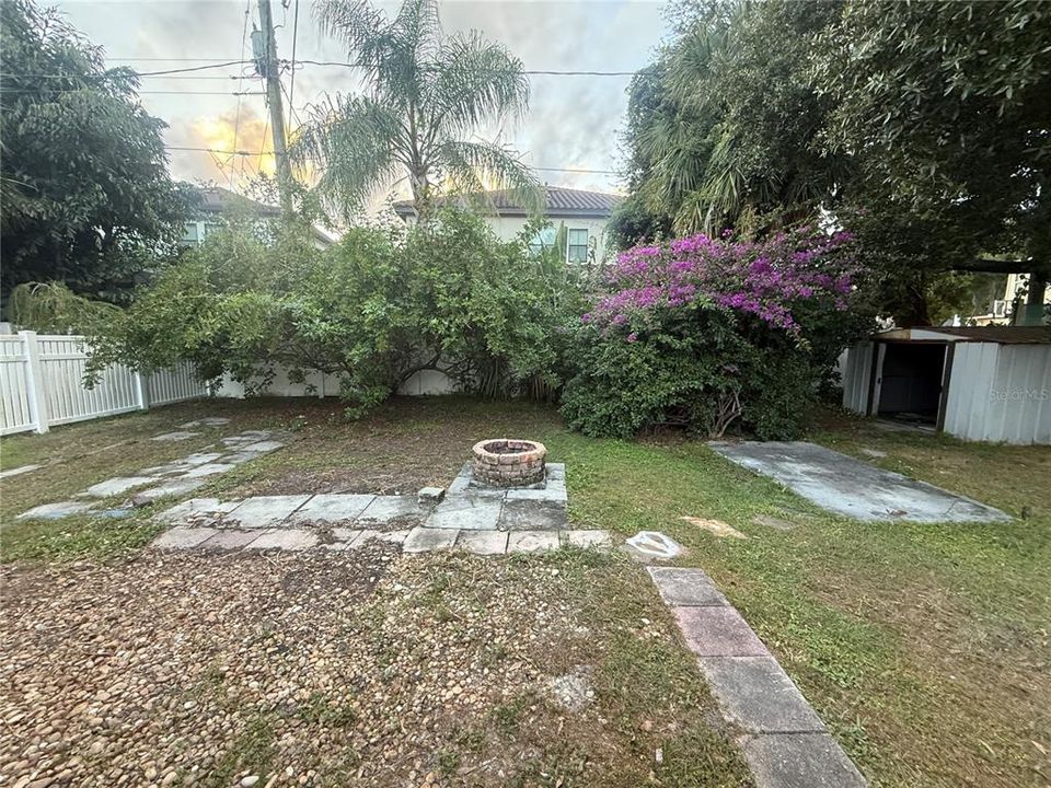 Activo con contrato: $2,200 (2 camas, 1 baños, 1245 Pies cuadrados)