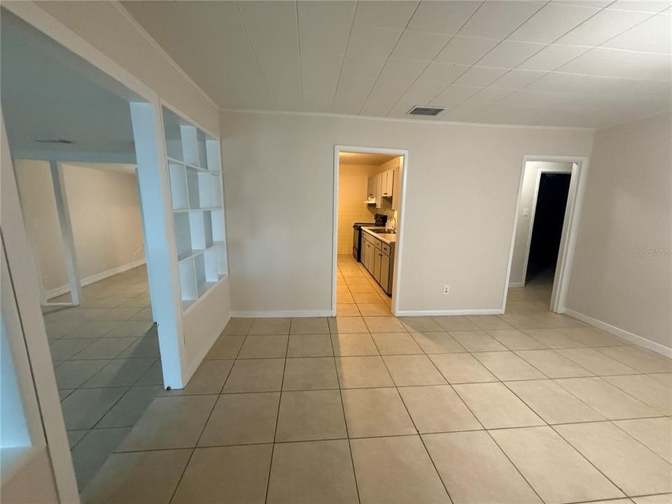 Activo con contrato: $2,200 (2 camas, 1 baños, 1245 Pies cuadrados)