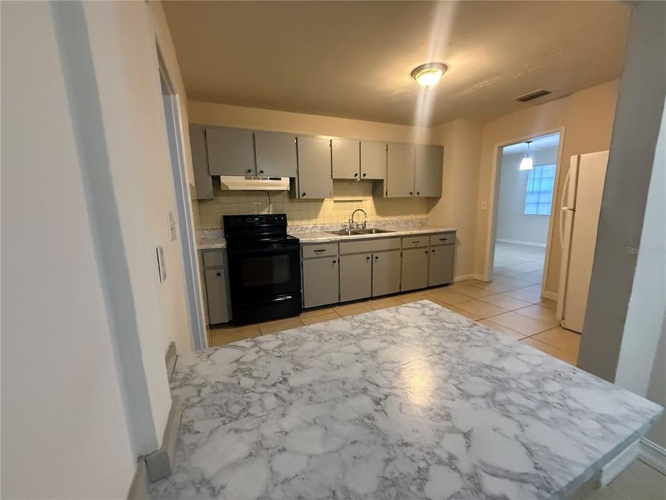 Activo con contrato: $2,200 (2 camas, 1 baños, 1245 Pies cuadrados)