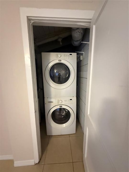 Activo con contrato: $2,200 (2 camas, 1 baños, 1245 Pies cuadrados)