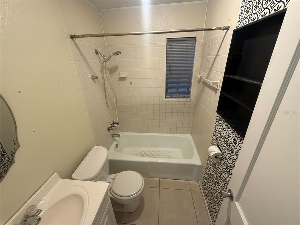 Activo con contrato: $2,200 (2 camas, 1 baños, 1245 Pies cuadrados)