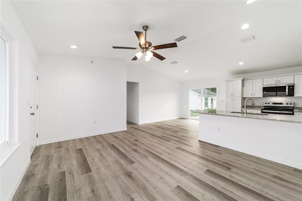 En Venta: $249,900 (3 camas, 2 baños, 1314 Pies cuadrados)