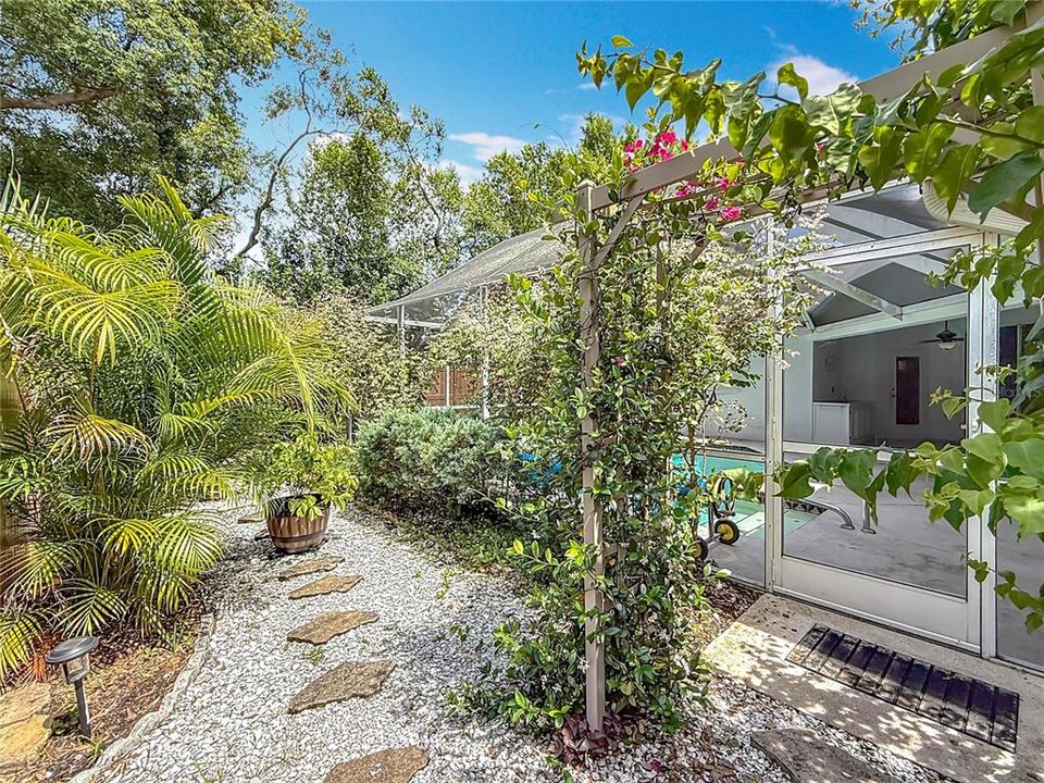 For Rent: $3,000 (3 beds, 2 baths, 1877 Square Feet)