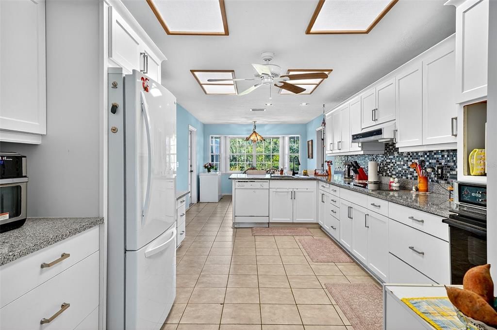 For Sale: $875,000 (4 beds, 2 baths, 2789 Square Feet)