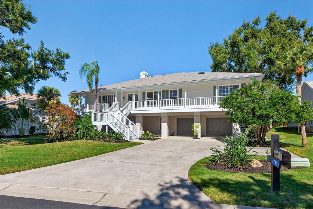 For Sale: $875,000 (4 beds, 2 baths, 2789 Square Feet)