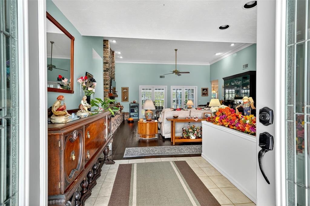 For Sale: $875,000 (4 beds, 2 baths, 2789 Square Feet)