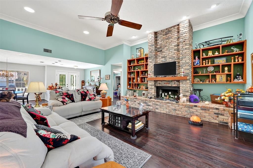 For Sale: $875,000 (4 beds, 2 baths, 2789 Square Feet)