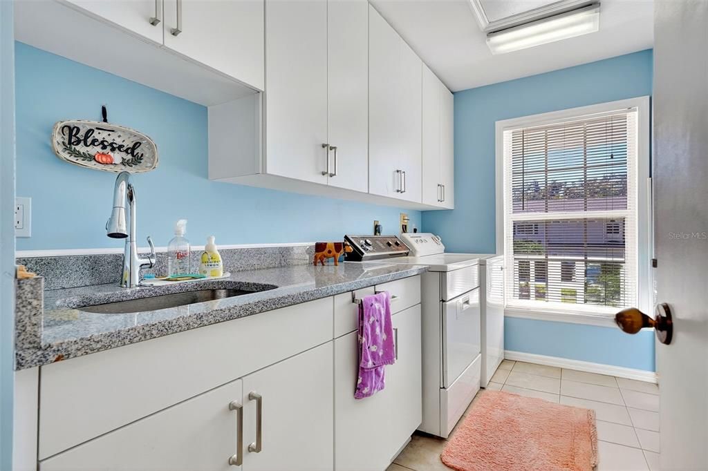 For Sale: $875,000 (4 beds, 2 baths, 2789 Square Feet)