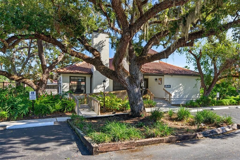 For Sale: $875,000 (4 beds, 2 baths, 2789 Square Feet)