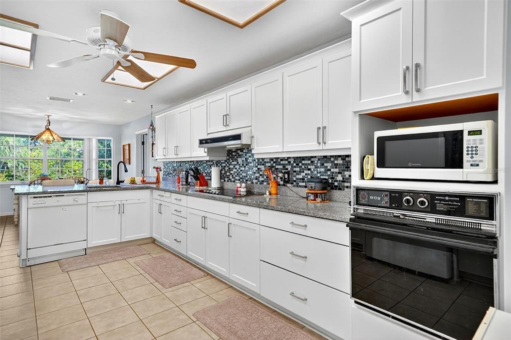 For Sale: $875,000 (4 beds, 2 baths, 2789 Square Feet)