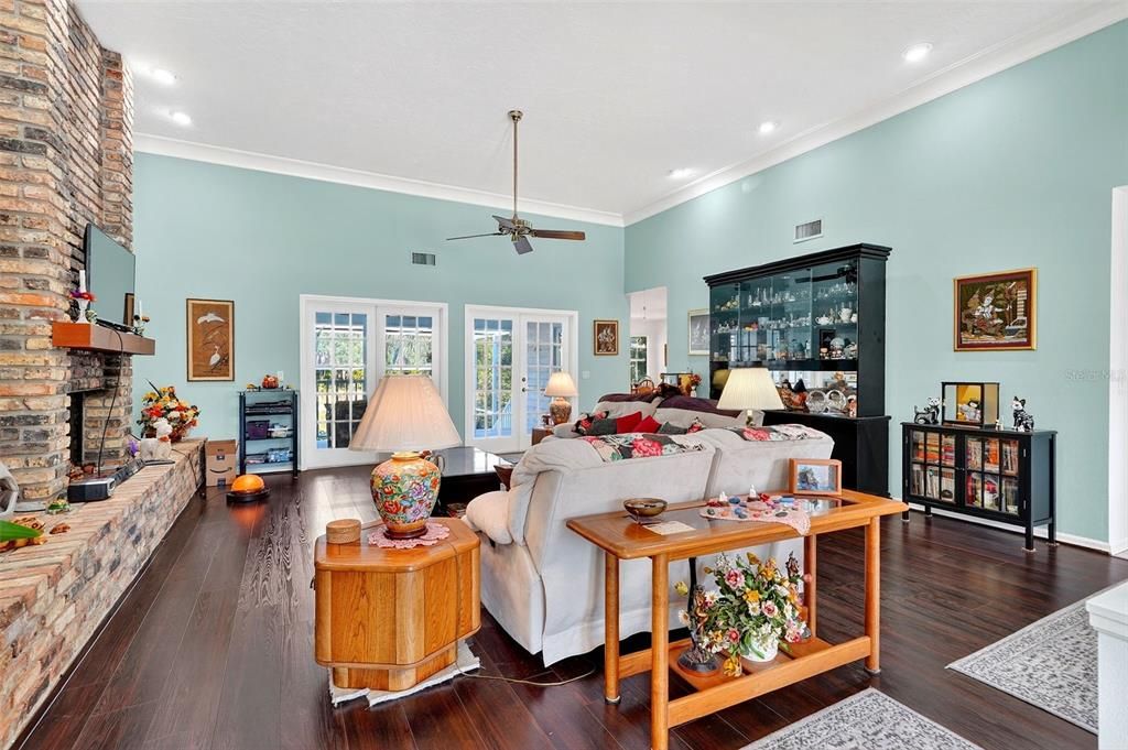 For Sale: $875,000 (4 beds, 2 baths, 2789 Square Feet)