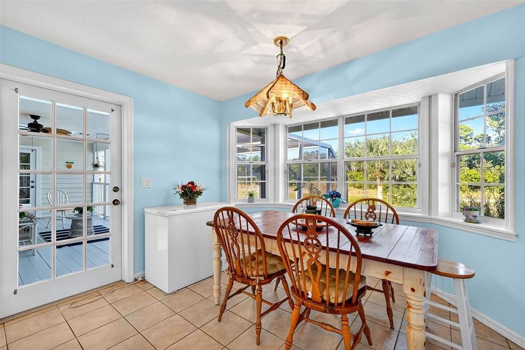 For Sale: $875,000 (4 beds, 2 baths, 2789 Square Feet)