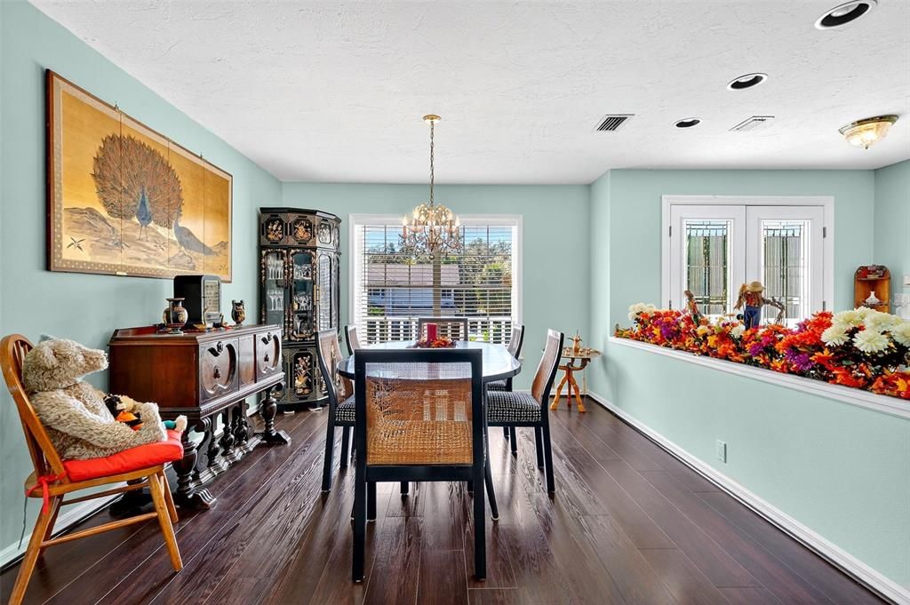 For Sale: $875,000 (4 beds, 2 baths, 2789 Square Feet)