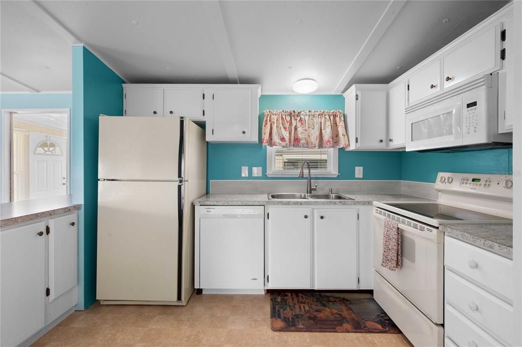 Active With Contract: $134,900 (2 beds, 2 baths, 784 Square Feet)