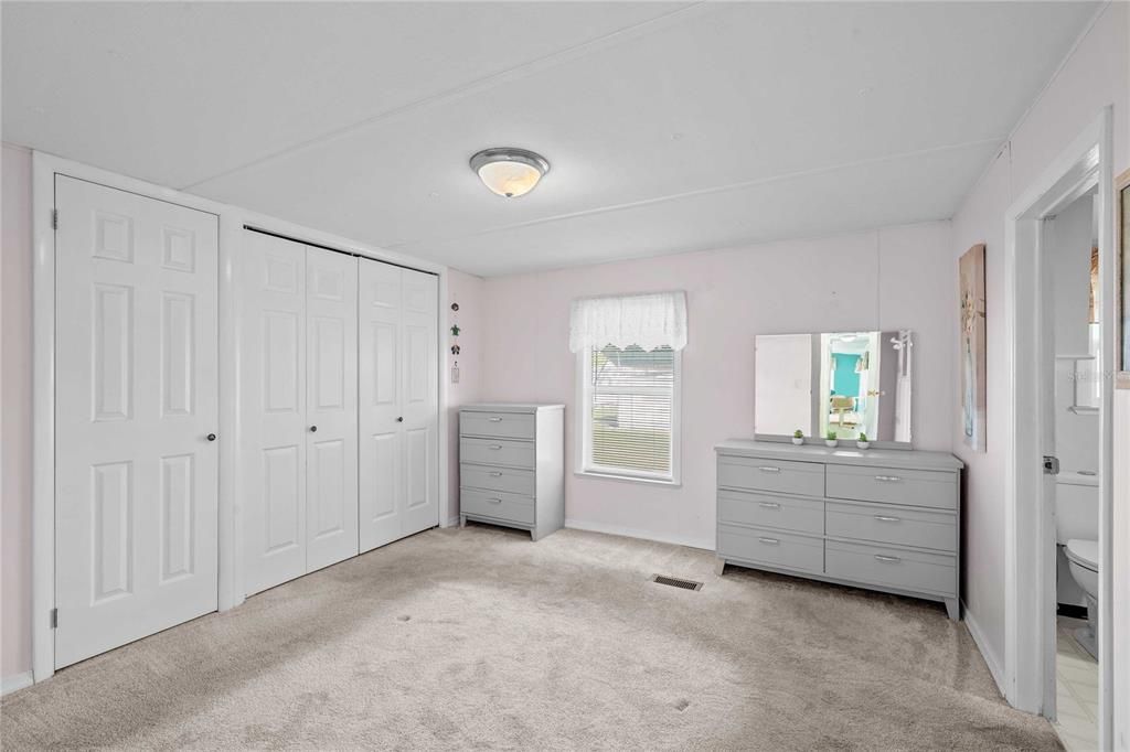 Active With Contract: $134,900 (2 beds, 2 baths, 784 Square Feet)