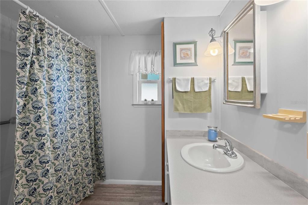 Active With Contract: $134,900 (2 beds, 2 baths, 784 Square Feet)